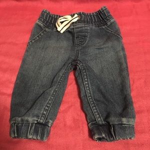 Boys pull up blue jeans